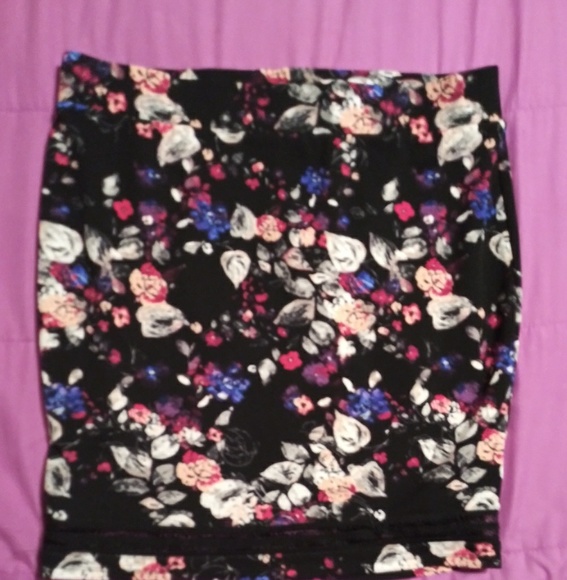 NWOT Torrid skirt - Picture 4 of 6